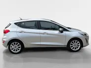 Ford Fiesta 1.0 EcoBoost Titanium | 1e Eigenaar | NL-Auto | Nieuwe distributieriem | Camera | Adaptive Cruisecontrol | Voorruitverwarming | B&O Audio | Navigatie | Apple Carplay&Android Auto | Climate Control | Dealer onderhouden |
