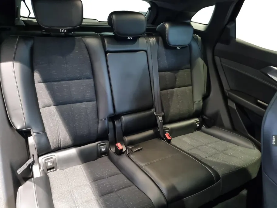 Renault Austral 1.2 E-Tech full hybrid 200 iconic * Panorama Dak  * Cruise Control Adaptief * Trekhaak Afneembaar * 360 Camera * Carplay * Winterpack * LM Velgen * 12 Maanden BOVAG Garantie *