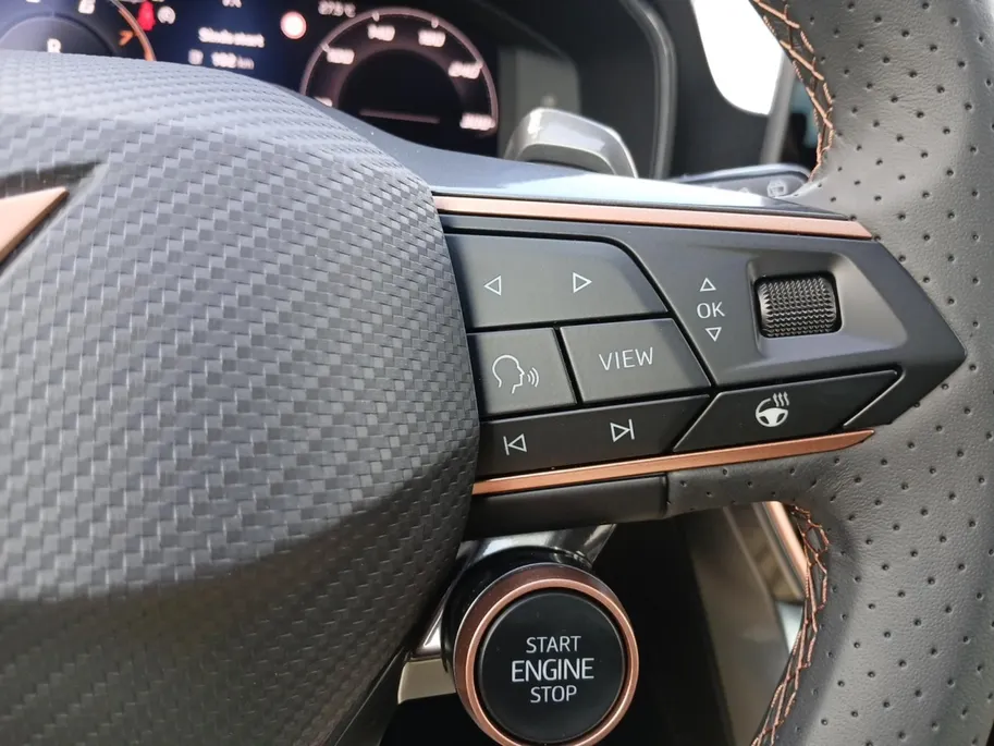 CUPRA Formentor 1.5 TSI e-Hybrid Business | NIEUWE AUTO | Elektrisch Wegklapbare Trekhaak | Schuif/Kantel Dak | Digital Cockpit | Camera | Parkeersensoren | Stoelverwarming | Stuurwielverwarming | Apple CarPlay/Android Auto |