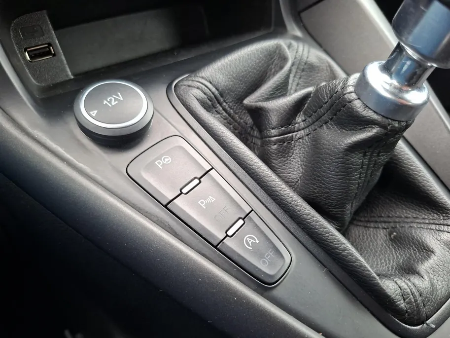 Ford Focus 1.0 ST-Line Wagon | Nieuwe distributieriem | Parkeersensoren | Navigatie | Climate Control | Voorruitverwarming | 17' Lichtmetaal | Trekhaak