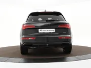 Audi Q5 50 TFSIe 299pk S-tronic S edition · Camera · Wegklapbare Trekhaak · Apple/Android Car Play · Navigatie · 20'' Inch ·