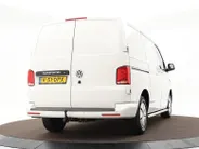 Volkswagen Bedrijfswagens Transporter 2.0 TDI L1H1 28 · Camera · Trekhaak · Apple/Android Car Play · Navigatie · Cruise Control · Vloerplaat · 16'' Inch · Garantie t/m 01-04-2028 of 100.000km