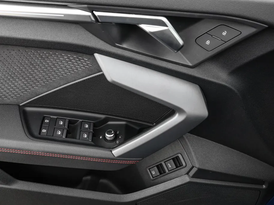 Audi A3 Sportback 1.5 e-hybrid 272pk S-Tronic S edition Competition · Panoramadak · Camera · Leder Nappa · Elek. Bestuurdersstoel · Elek. Achterklep · Garantie t/m 23-10-2030 of 100.000km