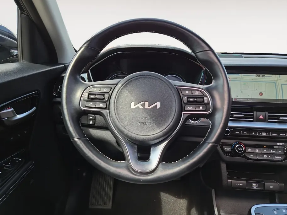 Kia e-Niro ExecutiveLine 64 kWh 1e Eigenaar | 3 Fase laden | Metallic lak | Trekhaak | Fabrieksgarantie 27-1-2029 + 3x 1 jaar* | NAP