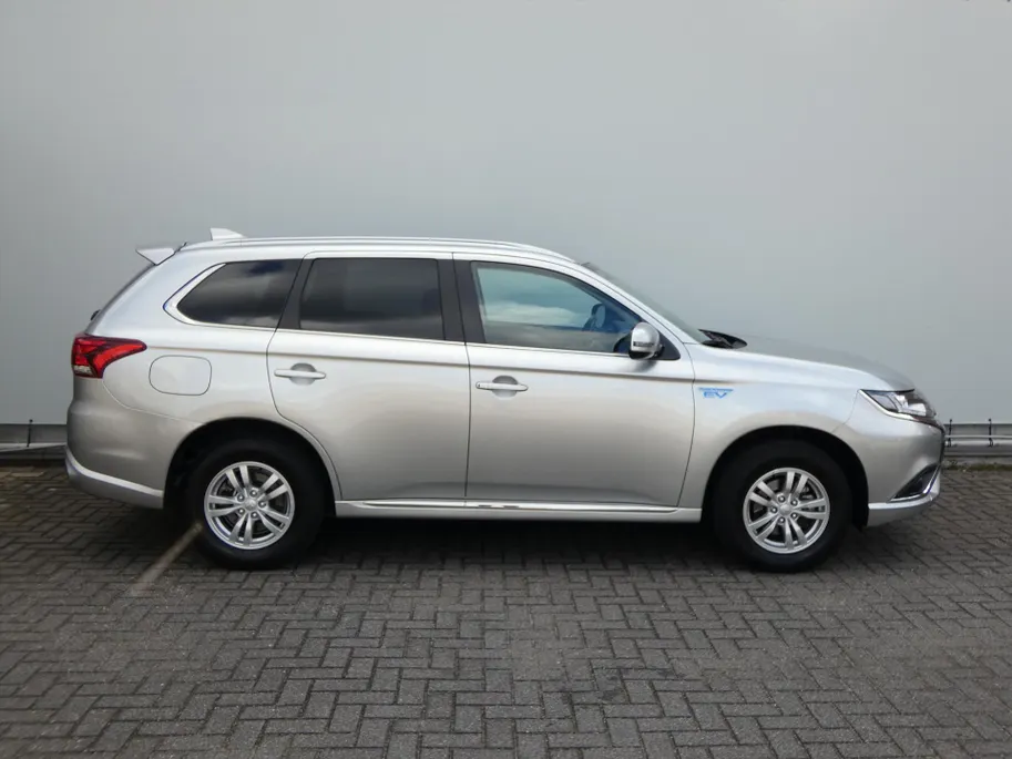 Mitsubishi Outlander 2.4 DOHC MIVEC PHEV 240pk 4WD Aut Pure