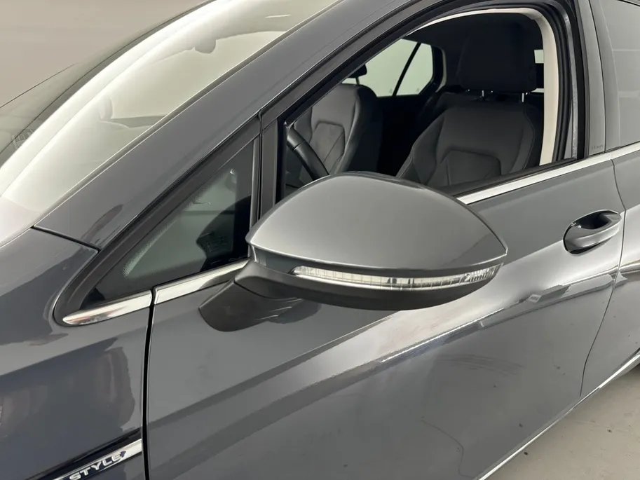 Volkswagen Golf 1.5 eTSI Style DSG Automaat | Panoramadak | Elektrische stoel | Adaptieve Cruise Control