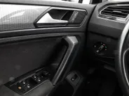Volkswagen Tiguan 1.4 TSI eHybrid 245pk DSG Life Business · Camera · Inklap. Trekhaak · Stuur- & Stoelverwarming · Parkeerassistent · Apple/Android Car Play ·