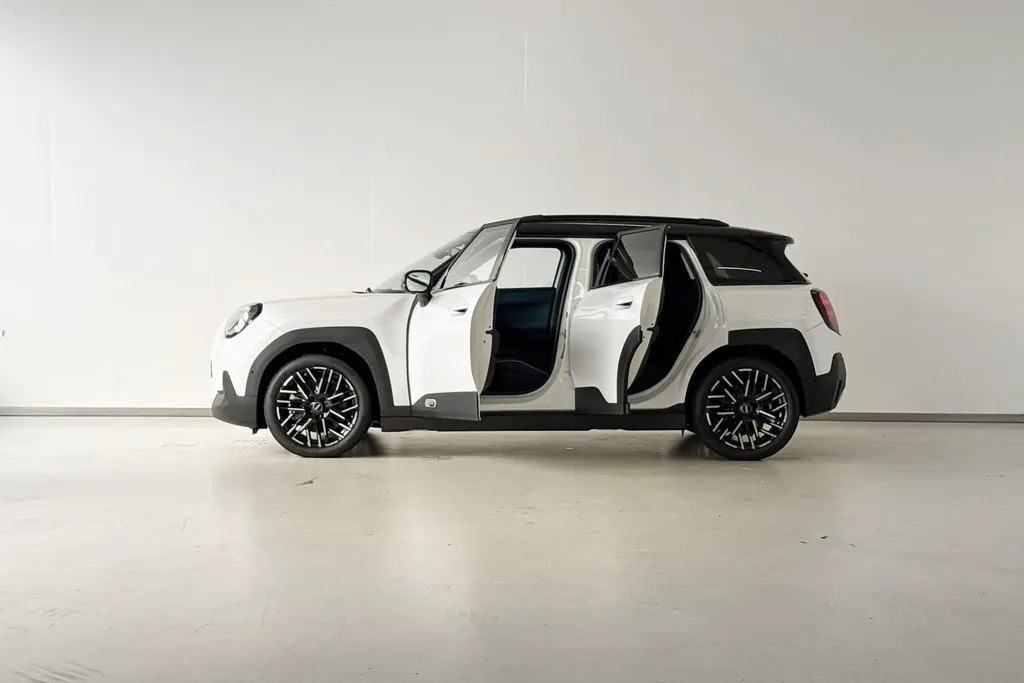 MINI Aceman SE Favoured L 54.2 kWh