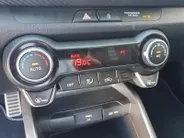 Kia Stonic 1.0 T-GDi MHEV GT-Line | GT-Line uitstraling | 17” lichtmetalen GT-Line velgen | Stoel- en Stuurverwarming | Cruise Control | Climate Control | Navigatie |