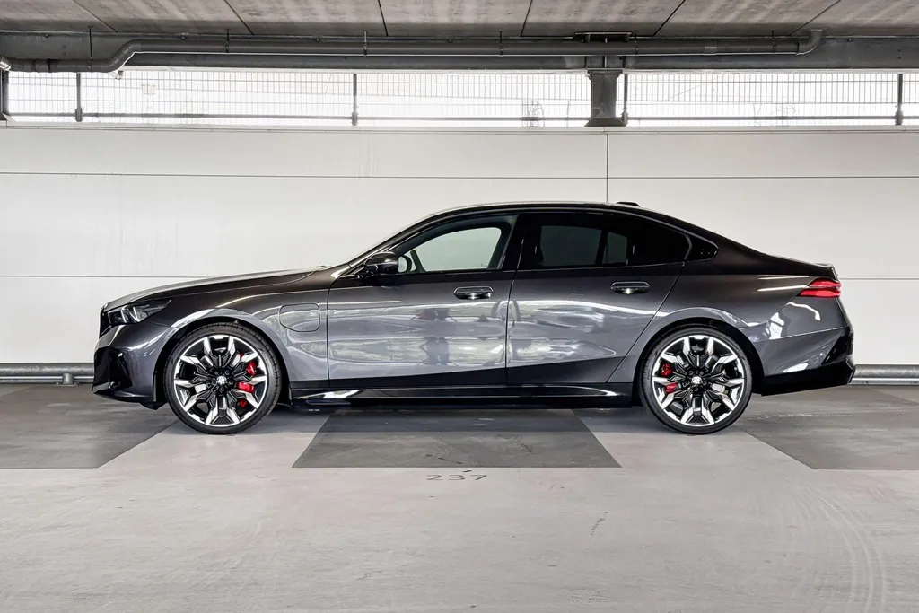 BMW 5 Serie Sedan 550e xDrive