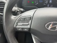Hyundai Kona EV Premium 64 kWh | Achteruitrijcamera | Head Up Display | Dodehoek Detectie | Lederen Bekleding | Climate Control |