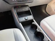 Hyundai Kona 1.6 GDI HEV Premium Sky | Navigatie | Apple Carplay & Android Auto | Schuif-kanteldak | Stoelverwarming & koeling | Lederen bekleding | Bose speakers | Geheugenfunctie stoelen |