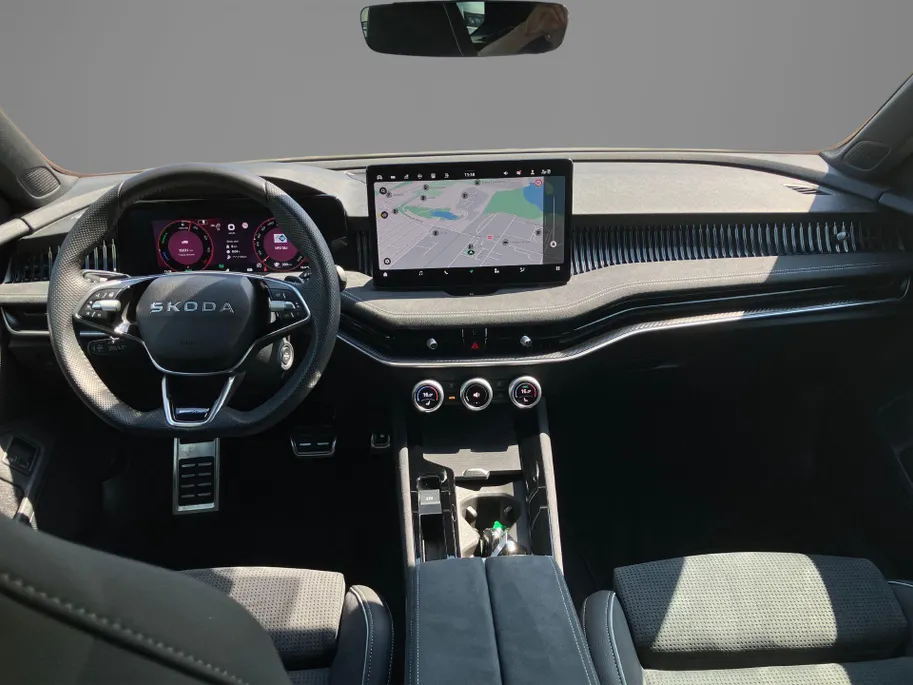 Škoda Superb Combi 1.5TSI 150kW/204PK PHEV Sportline DSG · Panoramadak · Apple/Android Car Play · Camera ·  Leder/Alcantara · Trekhaak ·
