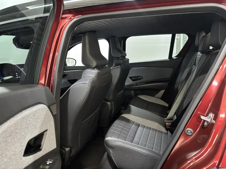 Renault 4 Comfort Range Iconic 52 kWh Automaat | DEMO | Elektrische Klep | Zwarte Motorkap | Camera | Adaptive Cruise Control | Parkeersensoren | Apple CarPlay/Android Auto |