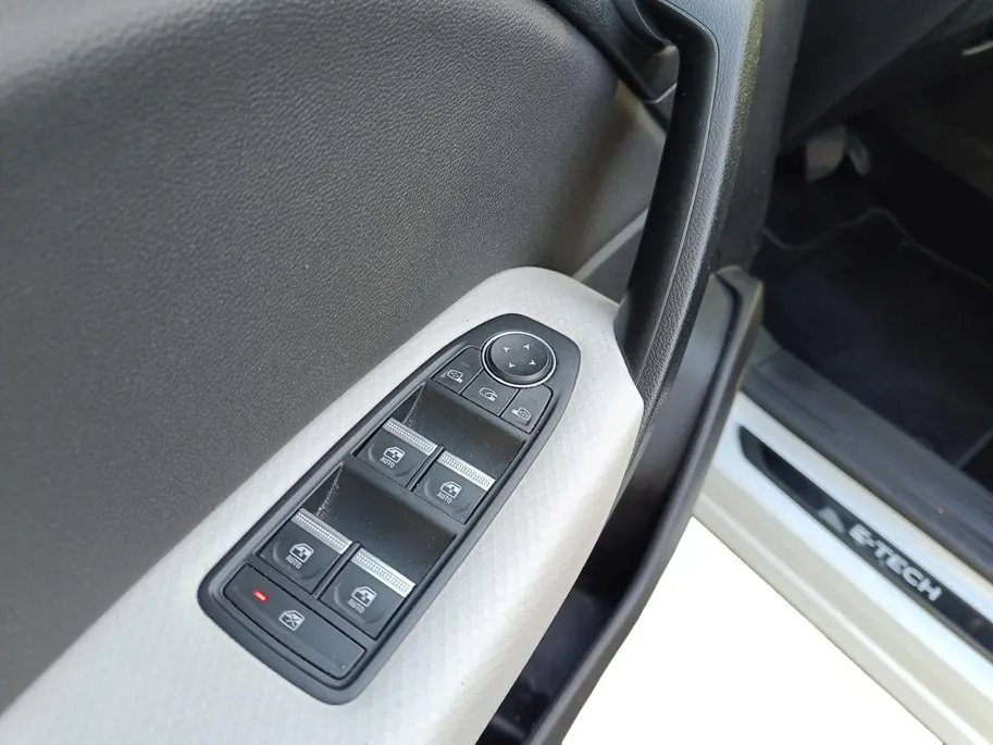 Renault Captur 1.6 E-Tech Plug-in Hybrid 160 Edition One | Navigatie | Parkeercamera | Two-tone kleur |