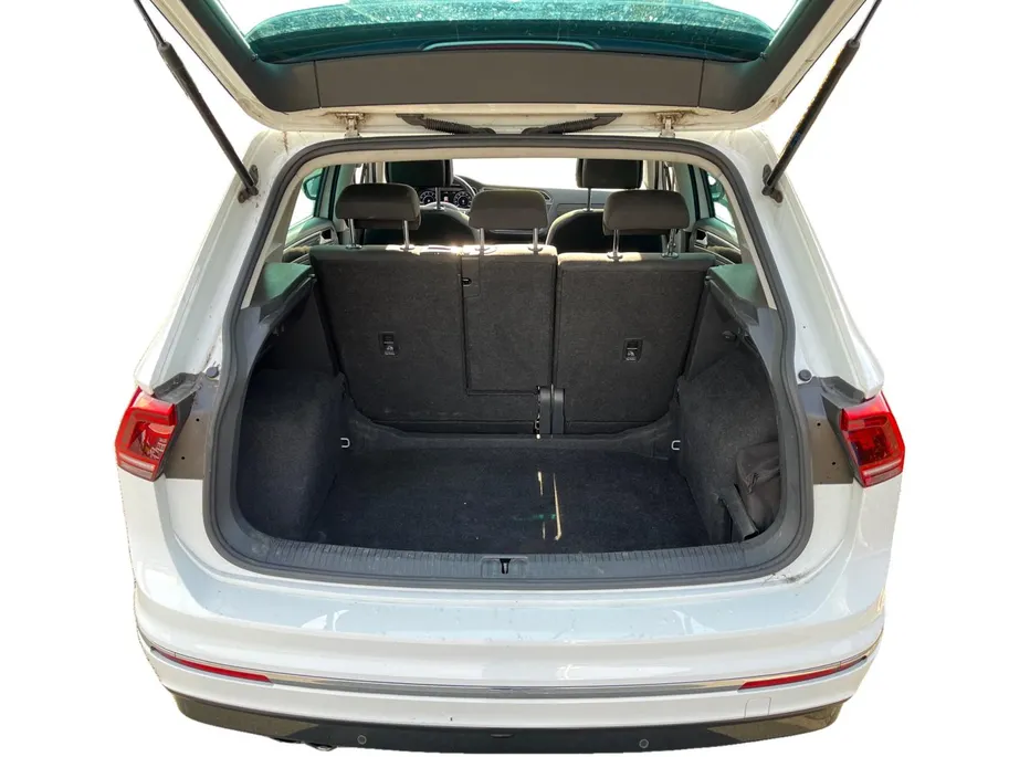 Volkswagen Tiguan 2.0 TSi DSG-aut. 4Motion Highline R-Line NL Auto | 11-2017 | Pano dak | Trekhaak | 20' | Stoelverwarming | Etc.
