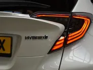 Toyota C-HR 1.8 Hybrid 122pk CVT Bi-Tone Navigatie | Cruise | Clima | PDC |Half Leer | Parlemoer Wit