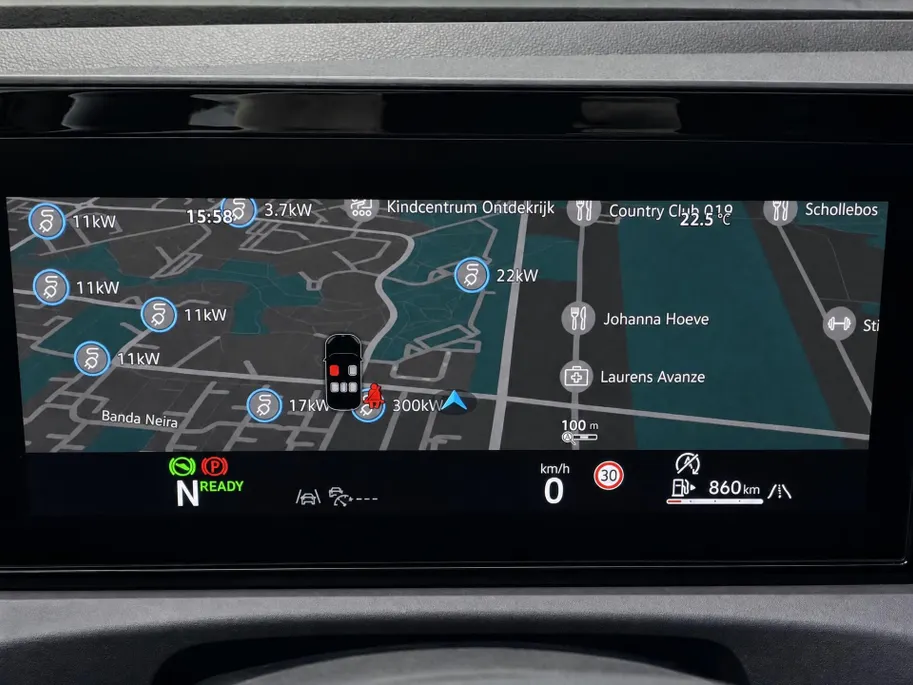 Volkswagen T-Roc 1.5 eTsi R-Line First Edition 150 pk 7 versn. DSG · Achteruitrijcamera · Electrische achterklep · Trekhaak