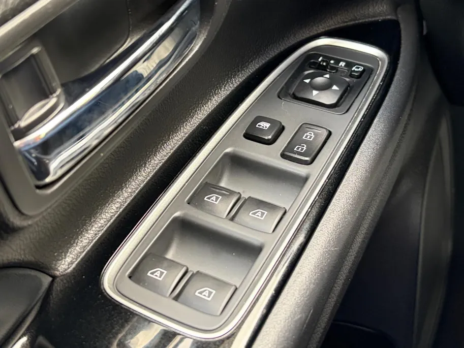 Mitsubishi Outlander 2.4 PHEV Intense Apple Carplay/Android Auto , electronic climate controle , leder , stoelverwarming , lm velgen , cruise , trekhaak .