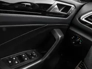 Volkswagen T-Roc 1.5 TSI 150pk DSG R-Line · Camera · Keyless · Dodehoeksensor · Stoelverwarming · ACC · Elek. Achterklep · 18'Velgen · Garantie t/m 19-02-2027