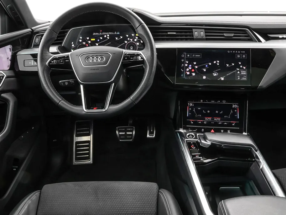 Audi Q8 Sportback e-tron 55 quattro S Edition 408pk / 115 kWh · SOH 93,6% · Panoramadak · 360 Camera · Luchtvering · Keyless · 360 Camera · Keyless · Matrix LED · 22'Velgen ·