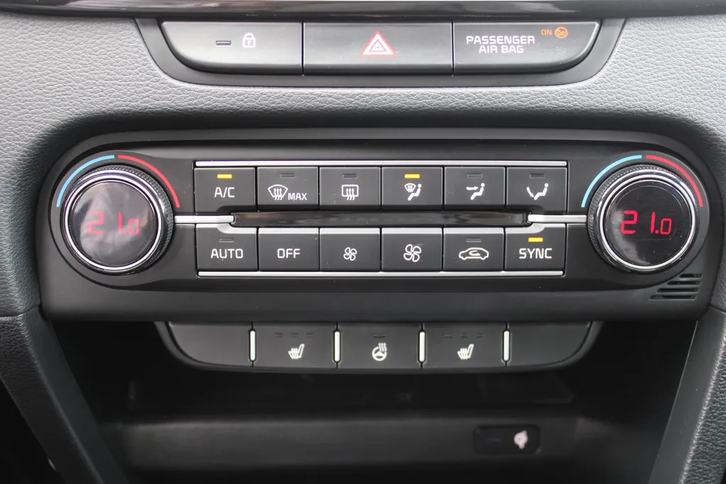 Kia ProCeed 1.5 T-GDi DCT7 GT-Line | BTW Auto | Automaat | Trekhaak | Verwarmde sportstoelen | Camera | Dodehoek detectie | Telefoonlader | LED |