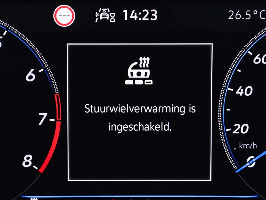 Volkswagen T-Roc 1.5 TSI 150pk DSG R-Line · Camera · Keyless · Dodehoeksensor · Stoelverwarming · ACC · Elek. Achterklep · 18'Velgen · Garantie t/m 19-02-2027