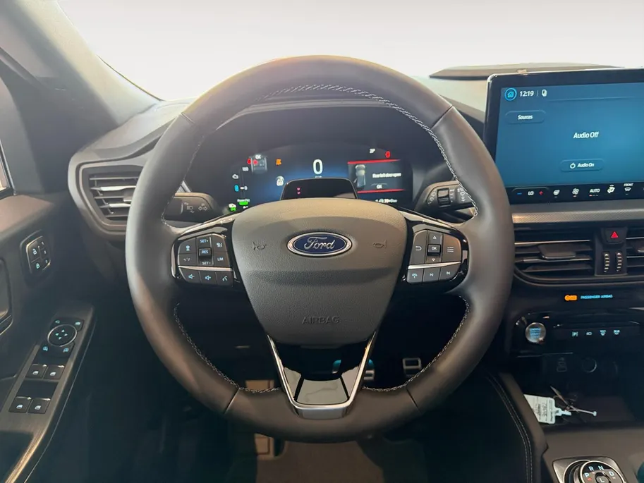 Ford Kuga 2.5 PHEV BlueCruise Edition | 5000,- Voordeel | 0,99% Rente | ZEER COMPLEET! | Handsfree Rijden | 2100kg Trekgewicht | BLISS | Trekhaak | Elek. Panoramadak | Elek. Stoel/Stuur/Voorruitverwarming | B&O | 20'' LMV |