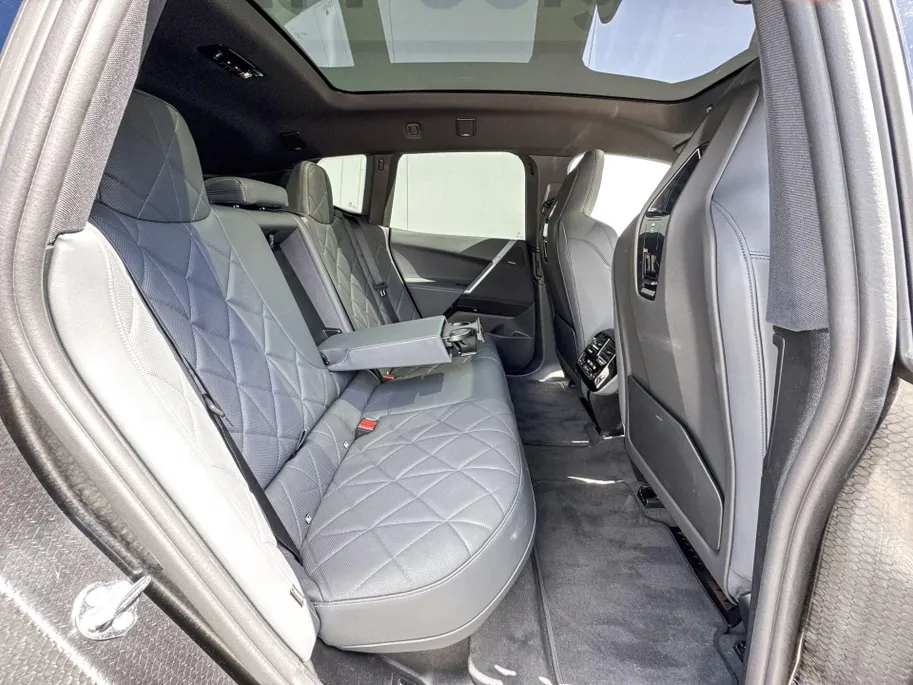 BMW iX xDrive M70