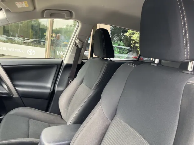 Toyota RAV4 2.0 Style 4WD | Trekhaak 1500kg | Navi |