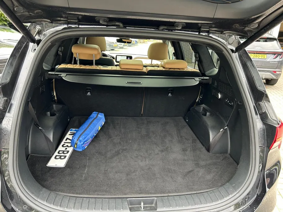 Hyundai Santa Fe 1.6 T-GDI HEV Premium Plus Sky 7p. | Zeer netjes | Vol opties! | Trekhaak | Incl. 12 maanden garantie, APK, Onderhoudsbeurt etc. Premiumpakket gratis! |