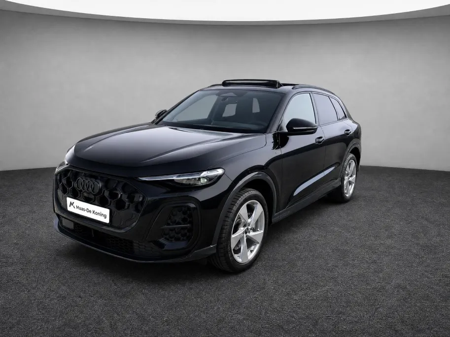 Audi Q5 2.0TFSIe-hybrid 220kW/299PK quattro S Line · Panoramadak · Trekhaak · 360°Camera + Parkeersensoren · Leder · Garantie t/m 17-05-2030 of 120000km.