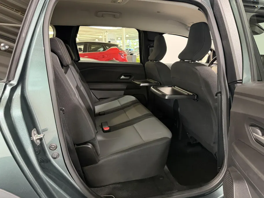Dacia Jogger 140PK Hybrid Extreme 7p. Automaat | 7 Zitplaatsen | Camera | Parkeersensoren | Apple CarPlay/Android Auto | Digital Cockpit | Cruise Control | Lichtmetalen Velgen | Licht & Regen Sensor | Full LED |