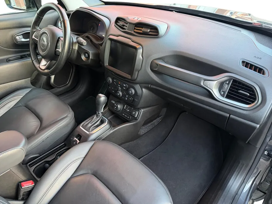 Jeep Renegade 1.5T e-Hybrid S 190PK AUTOMAAT | Black line| Lichtmetalen velgen| Parkeer sensoren V/A| Navigatie| Camera| Climate Control| 4WD drive| Leer| elec. stoel| Reservewiel|