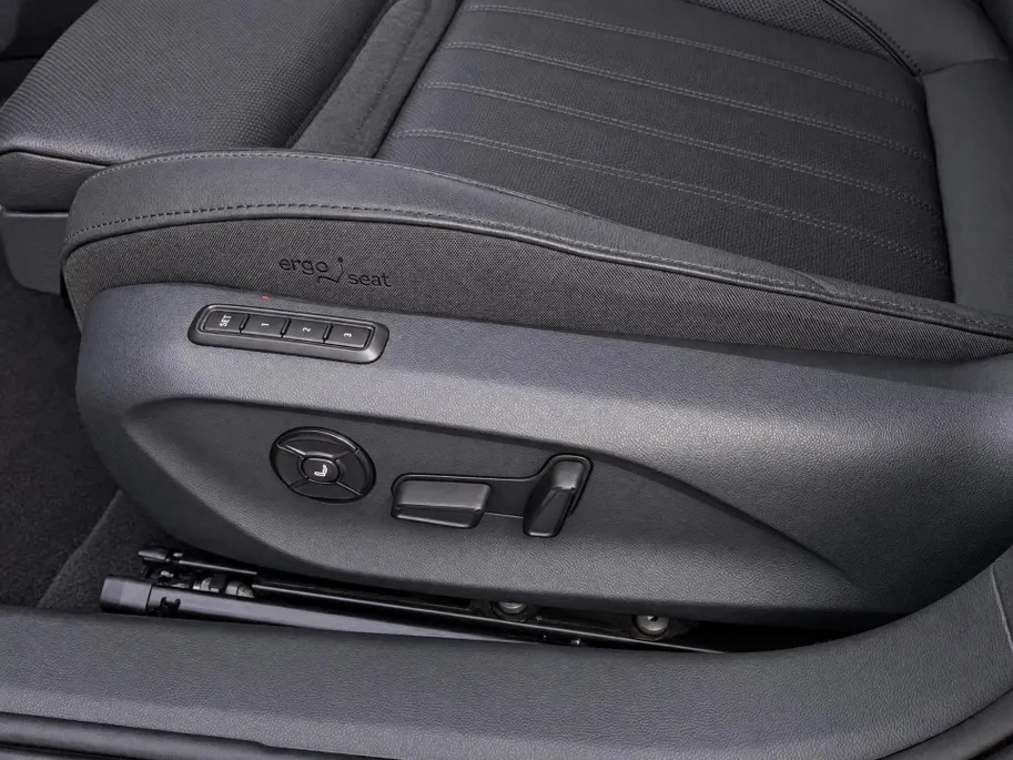 Škoda Superb Combi 1.5TSI 160kW/218PK PHEV Laurin & Klement · Trekhaak · 360°Camera · Canton sound · Apple/Android Car Play
