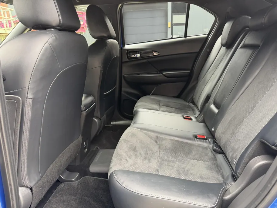 Mitsubishi Eclipse Cross 2.4 PHEV Intense+ | Stoel- en stuurverwarming | Elektrisch verstelbare stoelen | Trekhaak | Achteruitrijcamera | Parkeersensoren voor- en achter | Navi | Climate Control