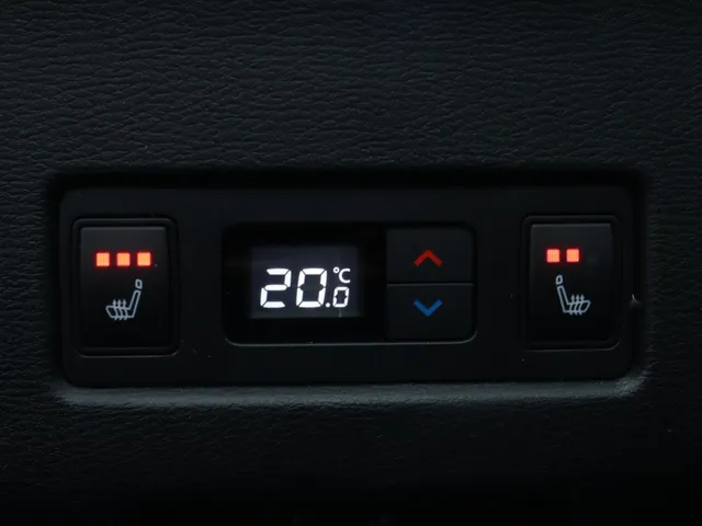 Mitsubishi Outlander 2.4 PHEV Black Edition All Seasons | Yamaha sound