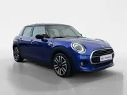 MINI 5-Deurs 1.5 Cooper | 17' VELGEN | SPORTSTOELEN | LED | 12 MAANDEN GARANTIE |