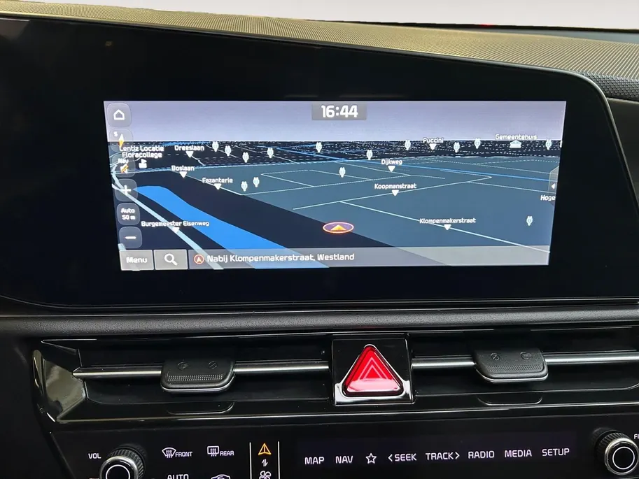 Kia Niro 1.6 GDi PHEV DynamicPlusLine | Apple Carplay / Android Auto | Navigatiesysteem | Stoel  + Stuurverwarming | Elektrisch Schuif / Kanteldak | Licht + Regensensor | Parkeersensoren Voor + Achter | ParkeerCamera  Achter | Elektrisch Bedienbare Achterklep | 18