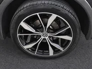 Volkswagen Tiguan 1.4 TSI eHybrid R-Line Business+ · Panoramadak · Trekhaak · 360°Camera · Apple/Android Car Play