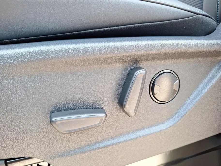 Ford E-Transit Custum 320 L1H1 Sport 71 kWh DC | Dubbele Schuideur | Camera | Trekhaak | 17' Lichtmetaal | Halfleer bekleed | Led verlichting | El. Verst. bestuurdersstoel| Apple Carplay&Android Auto |