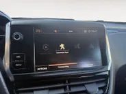 Peugeot 2008 1.2 PureTech Active | Achteruitrijcamera | Apple Carplay & Android Auto | LMV | Airco | Parkeersensoren |