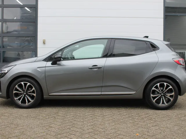 Renault Clio 1.0 TCe 90 PK GPF Techno | Groot scherm | extra garantie t/m 08-28-60K | ECC | LM Velgen | Navigatie | Camera achter | Knappe Clio |