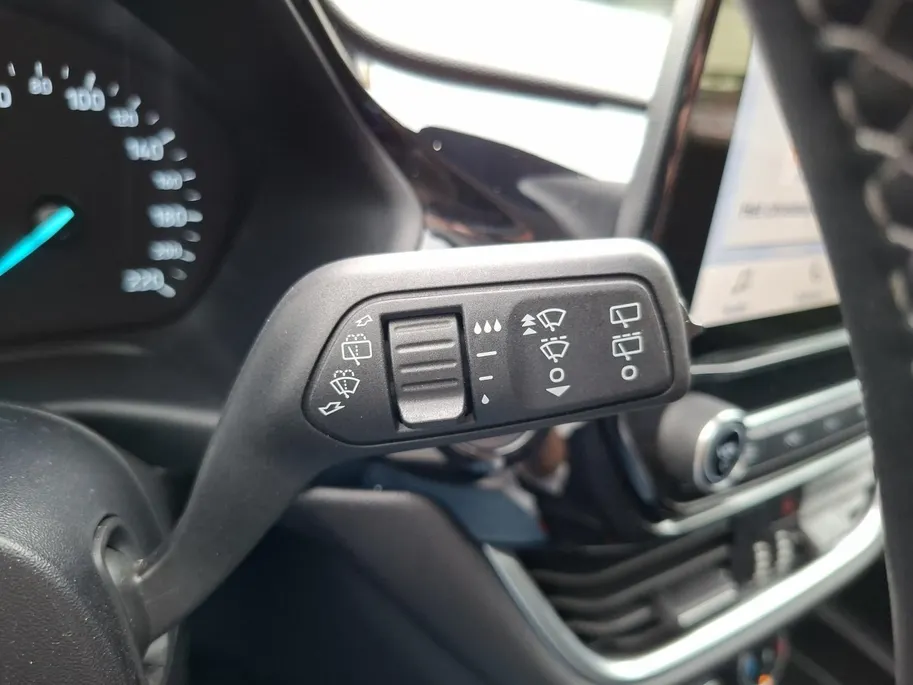 Ford Fiesta 1.0 EcoBoost Hybrid Titanium | Winterpack | Keyless entry | Led verlichting | verwarmbare stoelen | DAB+ |
