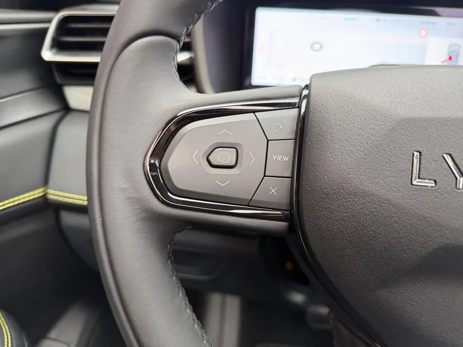 Lynk & Co 01 1.5 More |Schuif-kanteldak| Navigatie| 360 graden camera |Stoel/stuurverwarming| Lederen bekleding|