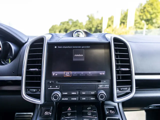 Porsche Cayenne 3.0 S E-Hybrid Platinum Edition NL Auto!