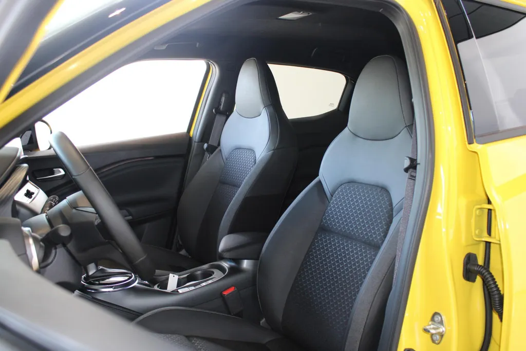 Nissan Juke 1.6 Hybrid N-Connecta | stuurverwarming | Stoelverwarming | Automaat | Achteruitrijcamera | Pdc voor en achter | Cruise controle | Climate Controle | LM wielen | Navigatie | Apple carplay & Android auto |