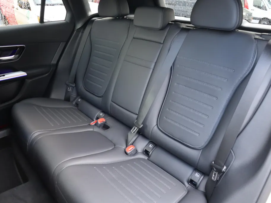 Mercedes-Benz GLC 300e 4MATIC Business Solution AMG Voordeel € 8.371 Voorraadactie !!