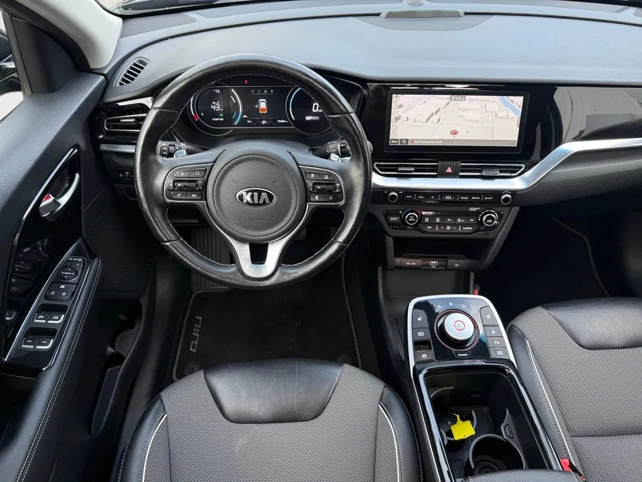 Kia e-Niro DynamicPlusLine 64 kWh | NAVI | CAMERA | SCHUIFDAK | TREKHAAK | CLIMATE & CRUISE CONTROLE | ETC...
