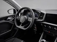 Audi A1 Sportback Advanced edition 30 TFSI 116 PK · Audi Sound · Afgevlakt sportstuur · Full led verlichting · Privacy glas